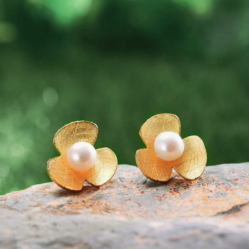 Shamrock Pearl Studs - Gold