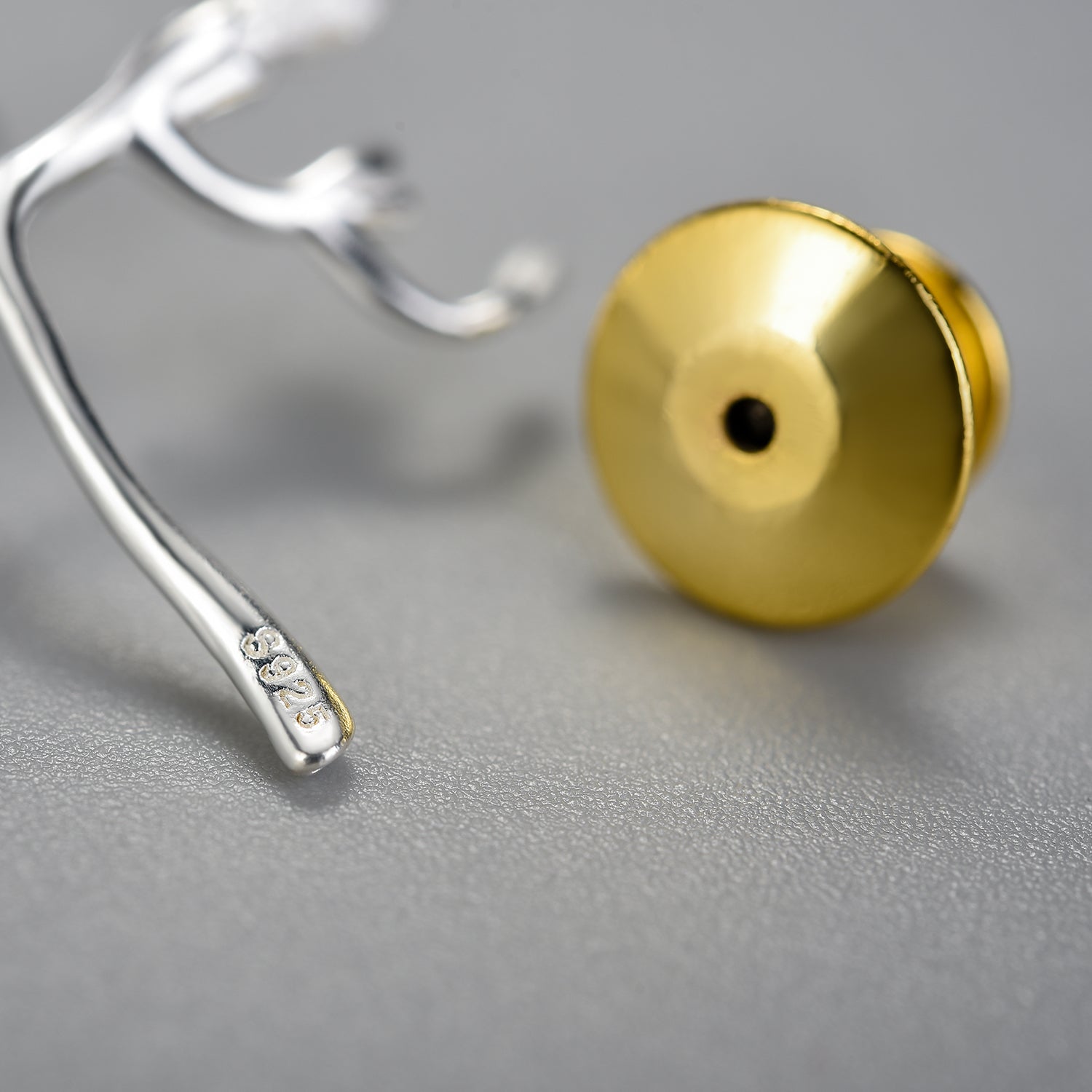 Elegant Freeisa Flower Brooch.jpg